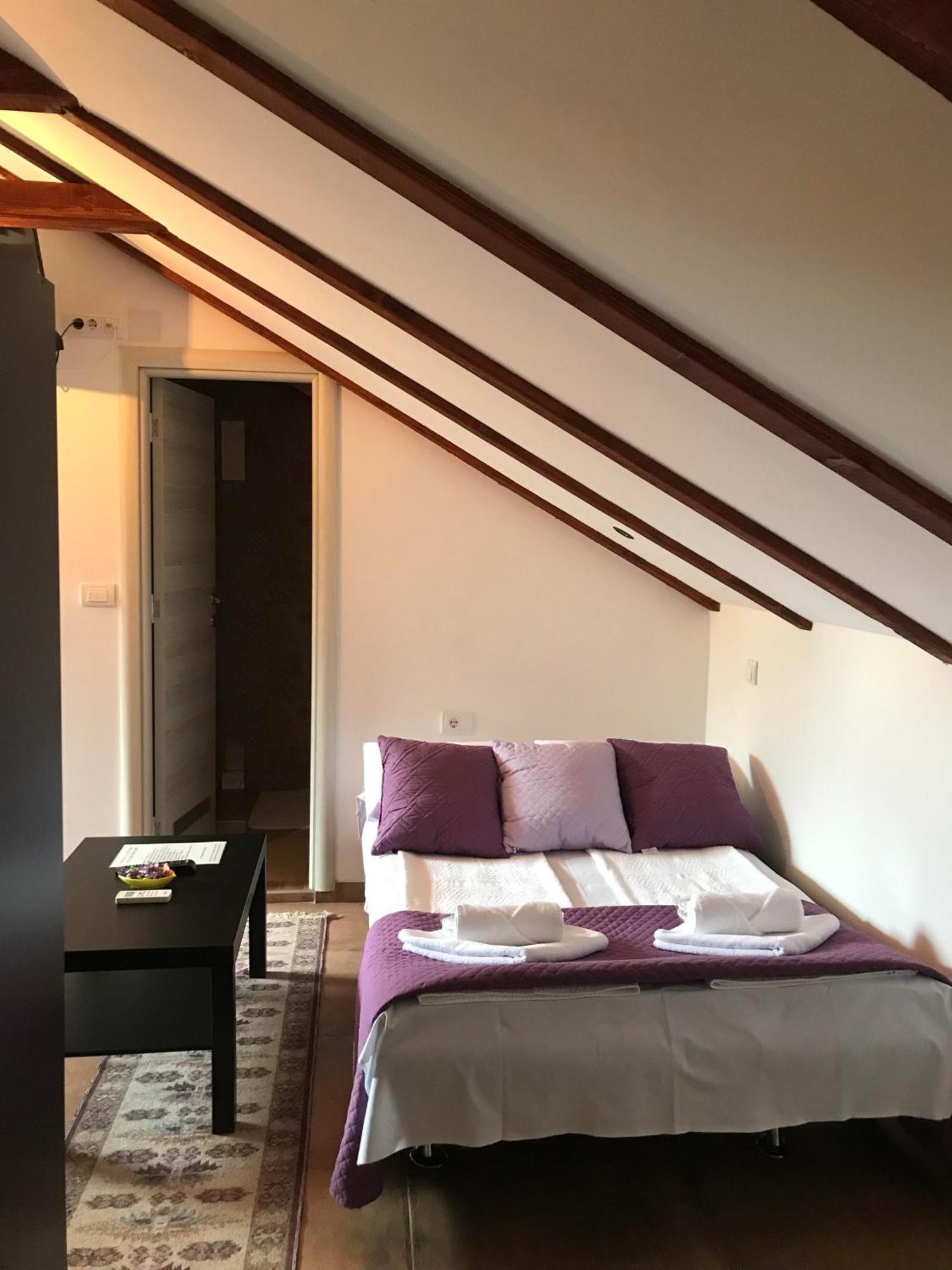 Apartments Pkt Delux Ni Екстериор снимка